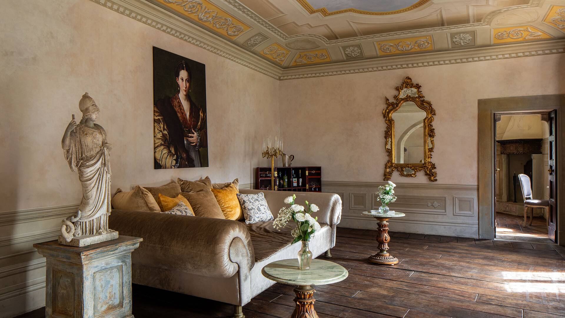 Simone Grand Salon